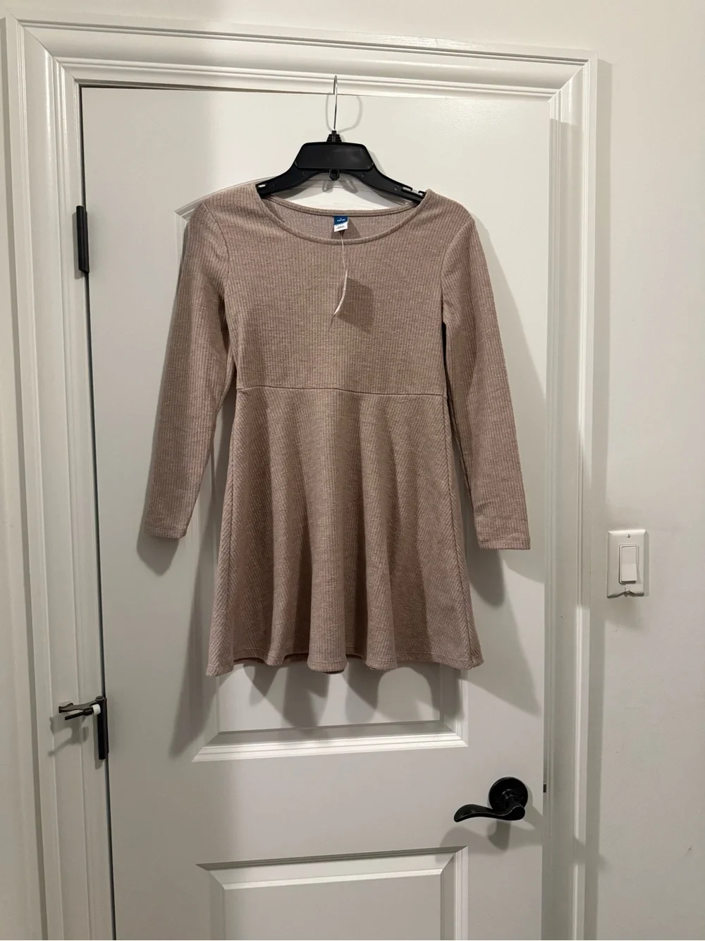 Old Navy Knit Long-Sleeve Dress in Taupe